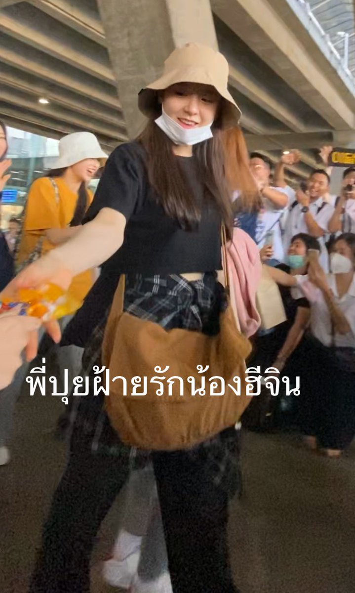 wheneverit_j's tweet photo. พี่รักเทอ #WelcomeLoonaToThailand https://t.co/QIVbRNazn4