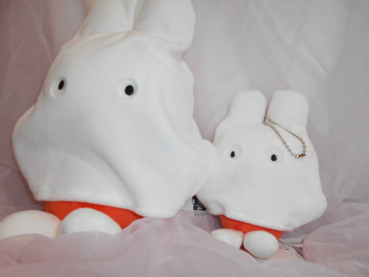 キデイランド原宿 公式 キデイランド原宿店4f Miffy Style 大人気のおばけミッフィーが入荷いたしました 穴から覗いているミッフィーが可愛いです ぬいぐるみ 2 300円 税抜 ボールチェーン 1 300円 税抜 通販 取置も承っており