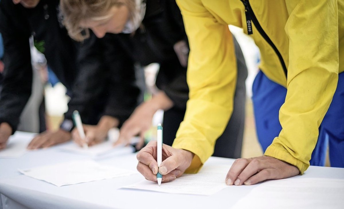 Citant des irrégularités dans la campagne de signatures pour le #référendum contre le #CongéPaternité de deux semaines, le <a href="/psneuchatelois/">PSN</a> réagit et signale penser à emprunter la voie judiciaire en plus de celle politique déjà activée au Parlement -> laliberte.ch/news/suisse/un…