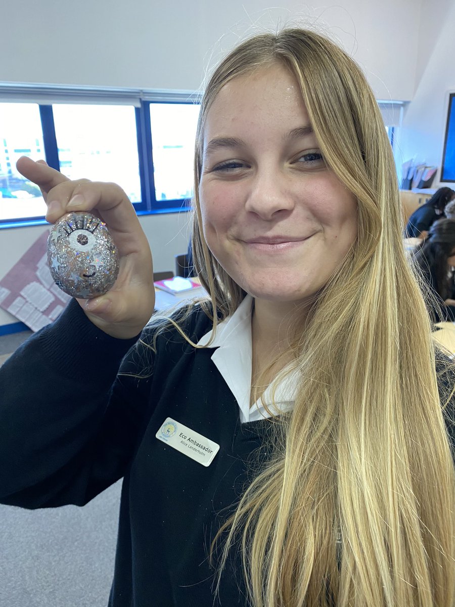 BSAKpsychology's tweet photo. It’s that time of year again! Year 12 are caring and nurturing their own egg babies for 2 weeks to examine the impact of early attachment on later relationships. #attachment #internalworkingmodel https://t.co/zlkYhAU4f5