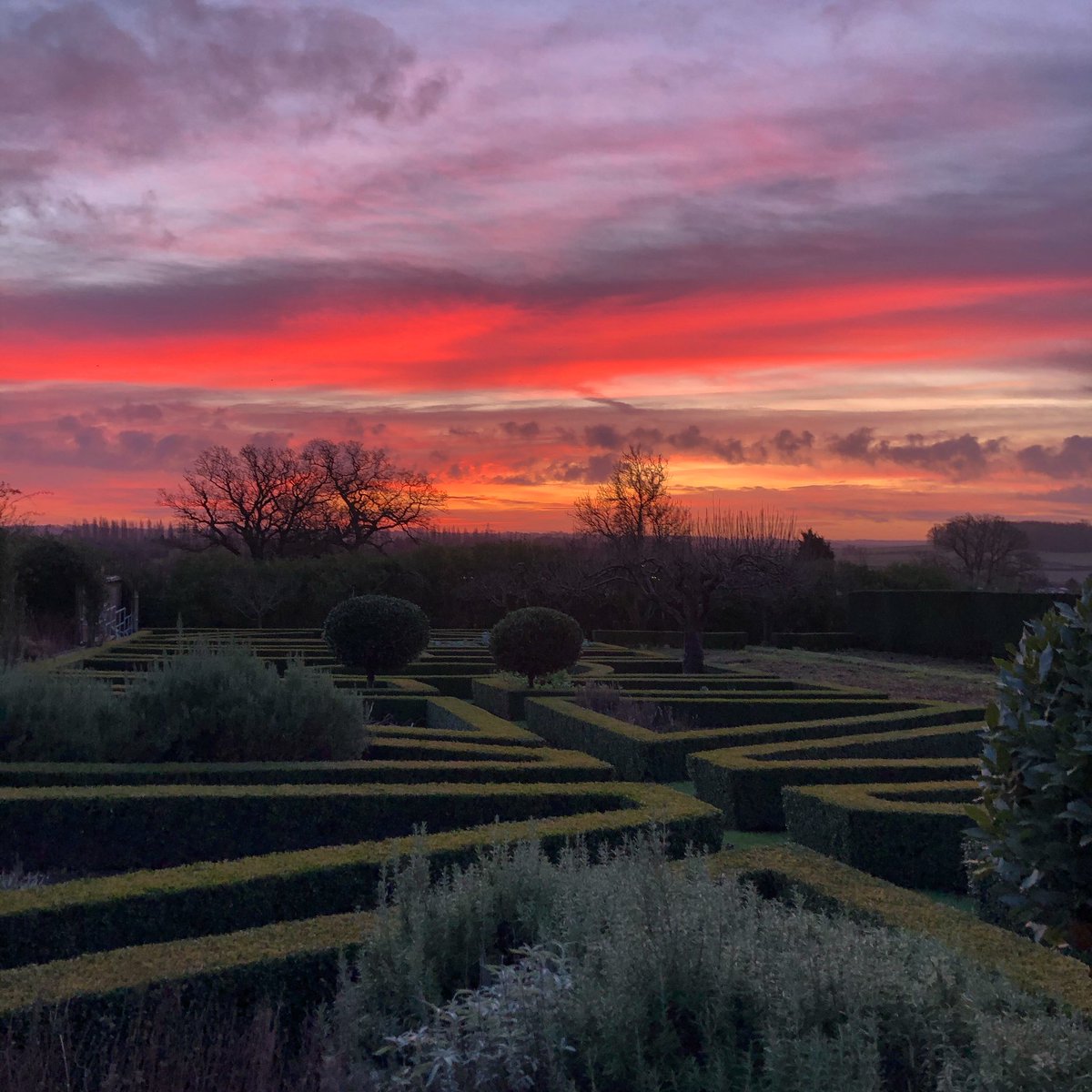 Good morning! Beautiful view for our guests waking up this morning!! #riseandshine #startyourdaywell #naturesbeauty #wonderfulwarwickshire #relaischateaux #countryhouse #views #kitchengarden