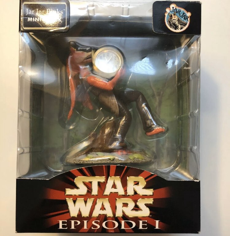 I found these vintage Phantom a Menace mini clocks of Jar Jar and Padme and although ill probably never buy one.... THEY ARE UNBEARABLY CUTE. I feel like they’d make an interesting aspect of anyone’s collection!!! 