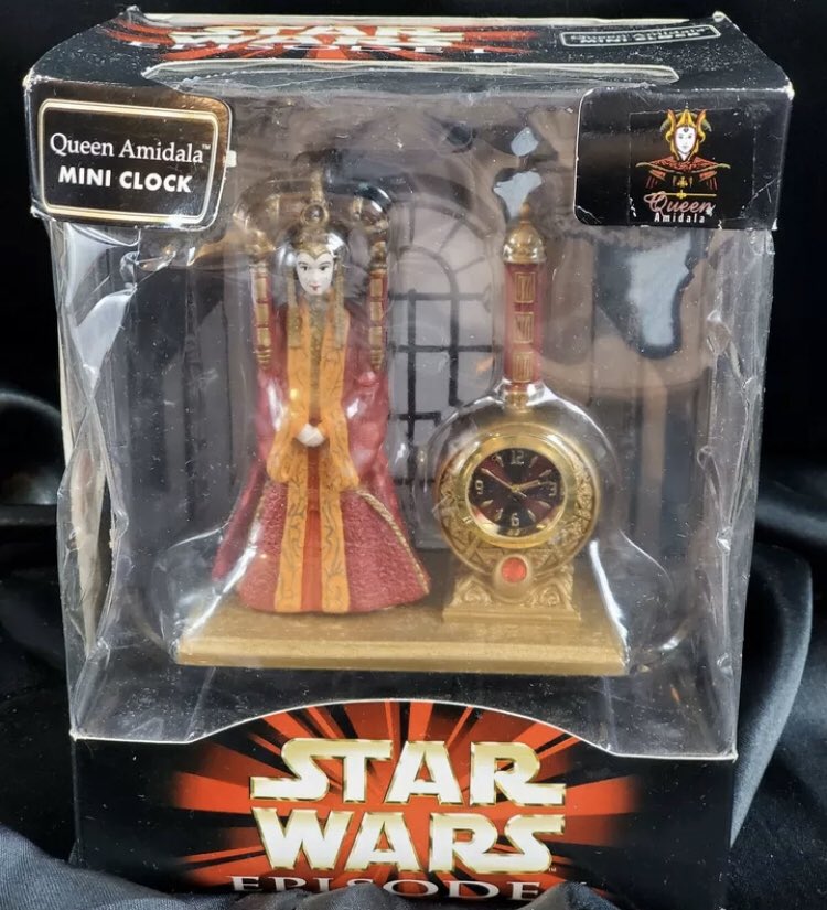 I found these vintage Phantom a Menace mini clocks of Jar Jar and Padme and although ill probably never buy one.... THEY ARE UNBEARABLY CUTE. I feel like they’d make an interesting aspect of anyone’s collection!!! 