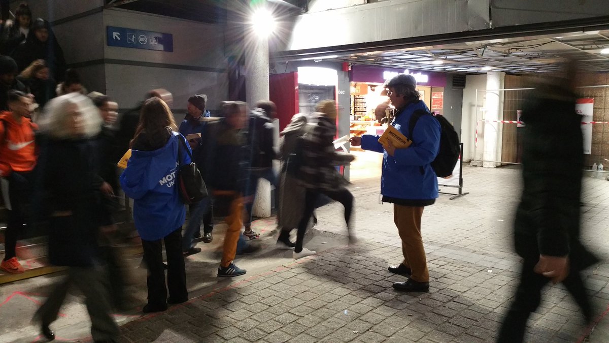 XavierPERICAT's tweet photo. Ce matin, en gare du centre-ville d'Argenteuil, les équipes @Mothron1Vision de nouveau mobilisées pour faire connaître l'#Acte3 du bilan de @GMothron et de son équipe ! #ArgenteuilVilleVivante #Mothronunevision #Mothron2020 https://t.co/EqV1MVlRqW