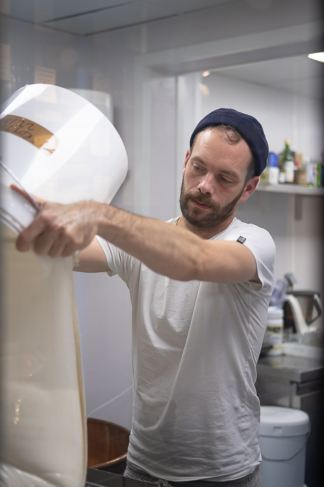 Nouvelle vague de fromagers à Paris, découvrez en images  La Laiterie de Paris luckymiam.com/la-laiterie-de… #lalaiteriedeparis #meilleursfromagers #fromagersparis