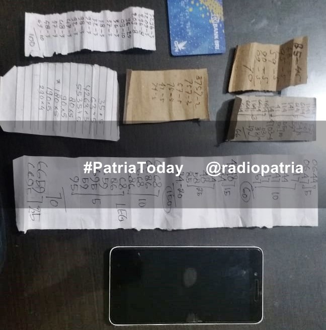 Radio Patria Twitterissa 2 Pelaku Ditangkap Bersama Barangbukti 6 Lembar Kertas Nomor Togel Dari Penomboknya Bripka Suprijadi Staf Humas Polresblitarkota Mengatakan Pelaku Ditangkap Polisi Karena Membuka Praktek Perjudian Jenis Togel Online Di