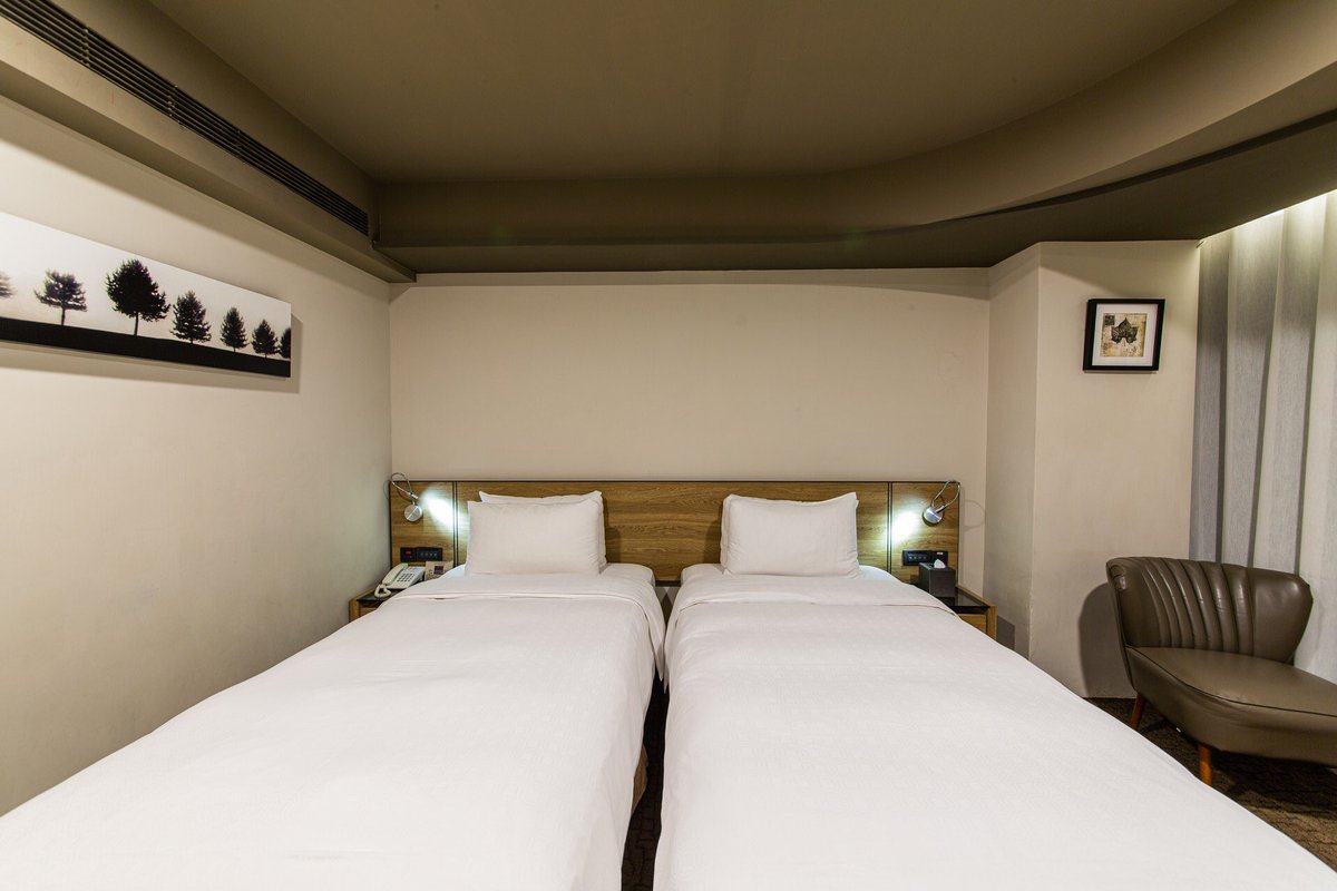 simpleplushotel's tweet photo. Simple+ Hotel  https://t.co/v7HRWY0vmN
乾淨舒適, 軟硬適中的床鋪,
使旅遊疲憊都釋放.
.
快速訂房: https://t.co/mRnc3tf3x3
.
#SimplePlusHotel #SimpleHotel #Simple #簡單旅店 #台北捷運住宿 #台北車站 #松山機場 #小巨蛋 #台北演唱會 #演唱會住宿 #台北小巨蛋 #TaipeiArena #TaipeiArenaConcert https://t.co/ZK7RHC6lEV