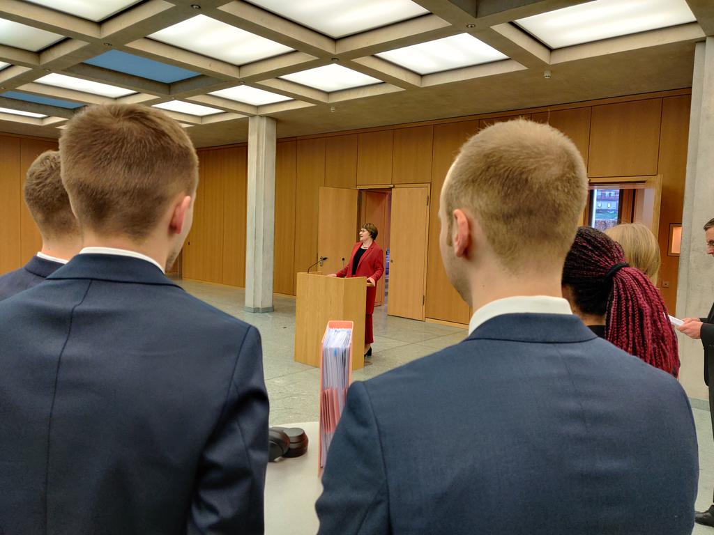 ludger_kae's tweet photo. "Wir sind Rechtsstaat!" - Starkes &amp; wichtiges Statement der Präsidentin des #BAG im Rahmen der Eröffnung des 8. Moot Courts. Wir sind bereit für den Tag! 💪
#RUBamBAG https://t.co/Uoc2m0Vk2a