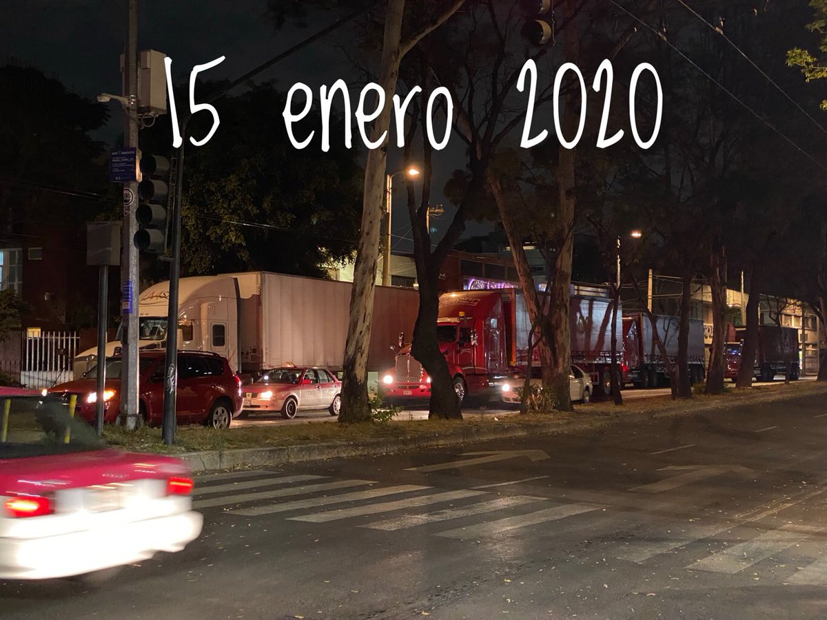 Barbariux_'s tweet photo. No importa cuando lean esto @UCS_GCDMX, trailers de @GrupoModelo_MX obstruyendo carril exclusivo de bus, bajo la omisión de los empleados @vromog @NubiaMarhe @Claudiashein @andreslajous.
@MHcesac ya etiquete a UCS, de nada. #MiniAlcalde https://t.co/skGtgjMBv4