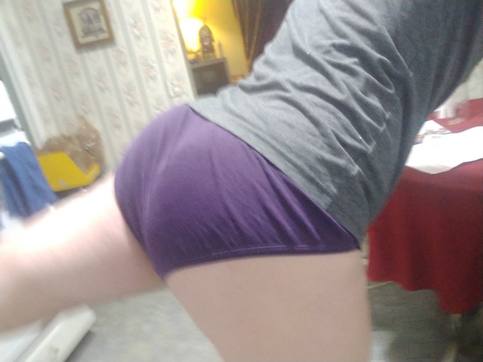 Stopped going to the gym so I started doing squats and leg lifts randomly around the house lol. Weight