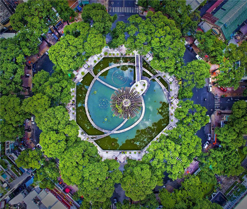 AlagonSpa's tweet photo. Ho Chi Minh is strangely beautiful from above!

Alagon Hotel &amp; Spa Group
📍52B Pham Hong Thai, District 1, HCMC
🌏https://t.co/Av5LYVbBDK
📞+8428 3828 2888
Photo collected from @lichxuanphuongnam. https://t.co/O1IgSeHzvr