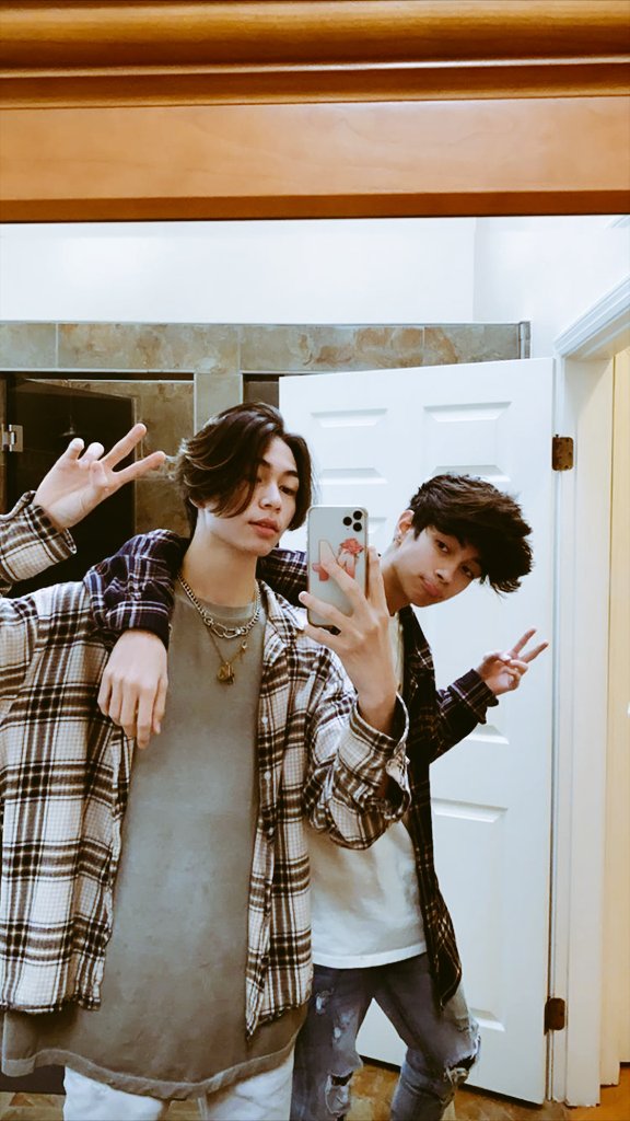 tbzaltdel's tweet photo. Hi kpop stans 🥺 it would mean alot to me if y'all could retweet this tweet! it'll help bring up votes for Oliver and Sebastian Moy for the Social Star award at iHeart Radio they deserve this so much so please rt or vote online 🥺🥺 

#TheMoyBoys #SocialStarAward #iHeartAwards https://t.co/7fwjT7MvCc