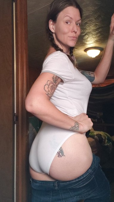 Prove to me that you want my Pirate #Pussy Empty your wallet into my bank acct! $50usd 5 nudes for 7<a href="/tag/pussy"class="tags">#Pussy</a>