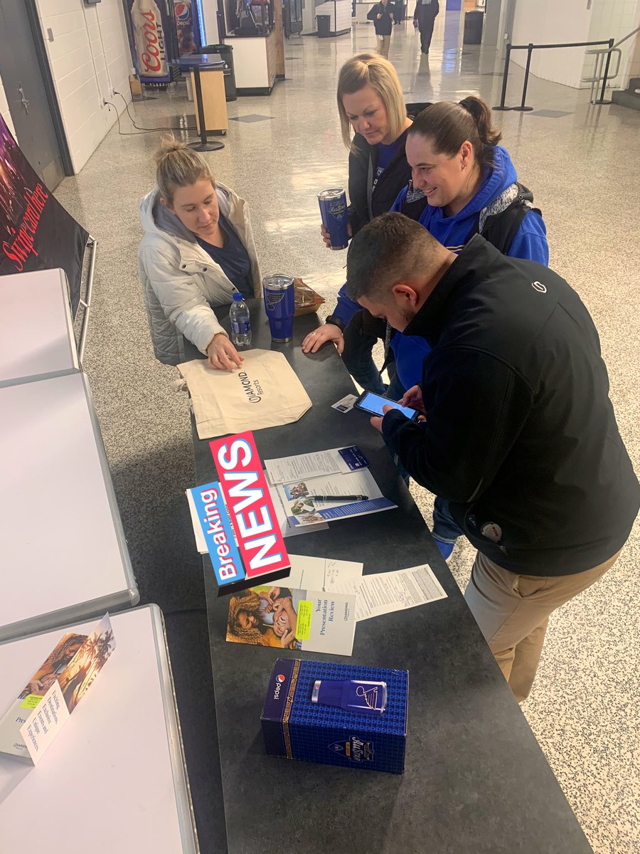 RyanRizalado's tweet photo. Donβt tell Jesse that itβs time to go home... #OneMore. Great Job tonight Jesse and Team St Louis 12 on a Wednesday. #RizzoEffect. #StayVacationed #OPCisLIFE #TeamStl ππππππππππππ #LetsGoBlues https://t.co/hkp5c185S8