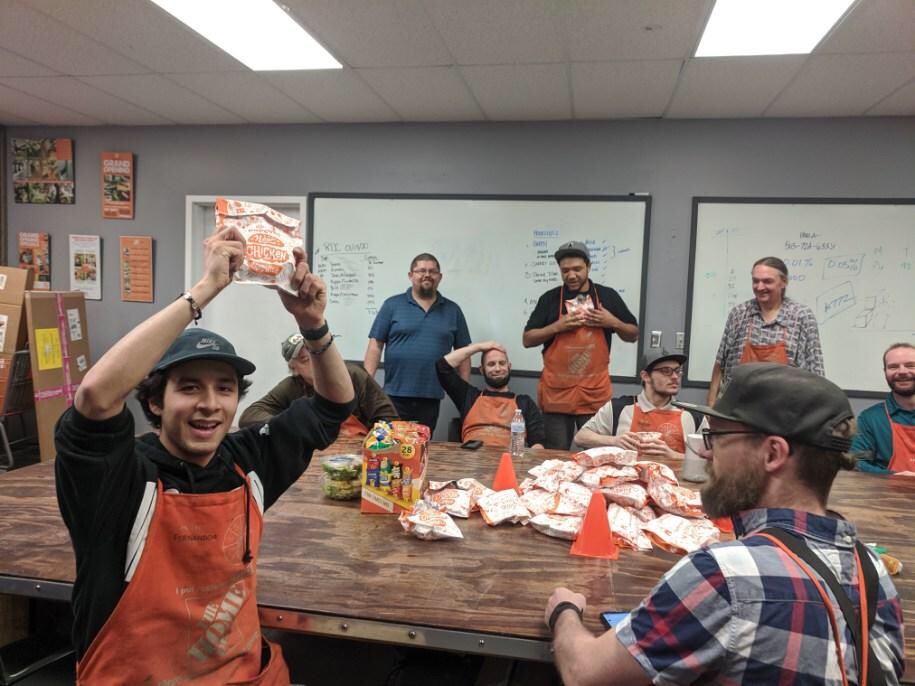 KyleRKennedy5's tweet photo. Popeyes sandies with the crew!! Showin the freight team some love #LNSP #teamtramonto @sarahsa92956297 @jacki_mccord @Riggs_HD https://t.co/dAnajncNGv