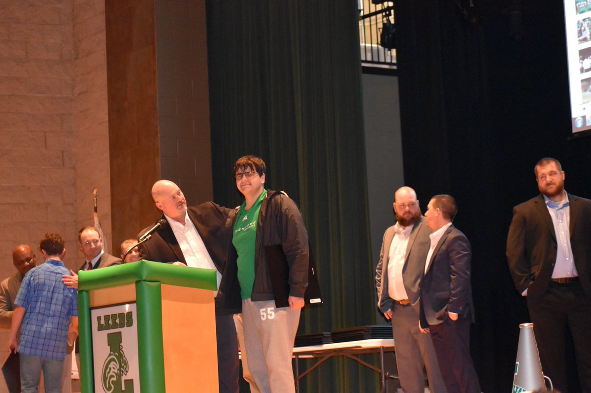 LeedsFTBL's tweet photo. BIG night at our banquet celebrating the hard work of everyone involved with our program! #RollGreenwave https://t.co/tOOPhTisiQ