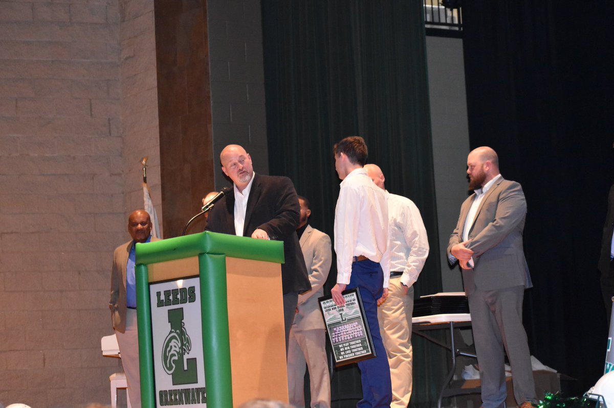 LeedsFTBL's tweet photo. BIG night at our banquet celebrating the hard work of everyone involved with our program! #RollGreenwave https://t.co/tOOPhTisiQ