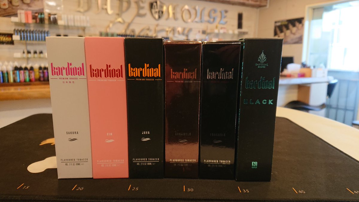 Chamicolle's tweet photo. 本日はKardinalをご紹介します✨
6種全てがスイーツタバコフレーバーです😊
タバコと言うものの、タバコ感は弱めで爆煙でも美味しいリキッドとなっております😍
吸いやすく、後引く味付けが堪らないリキッド❤️
タバコ系が苦手な人にも試してもらいたいリキッドです😉
#ちゃみる #vapeshop #mrvape https://t.co/bLylGpQrDC