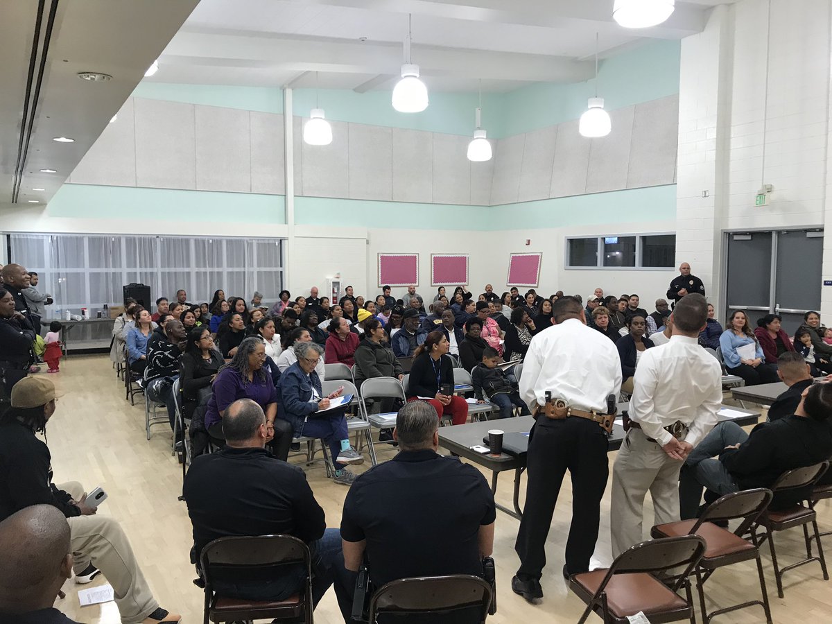 LAPD77thSt's tweet photo. Great to see such an outstanding turnout at our 77th Street Community Town Hall meeting tonight. These gatherings are great examples of how our communities are sharing the responsibility of community safety. We are stronger together. https://t.co/3etAWn9Lb3
