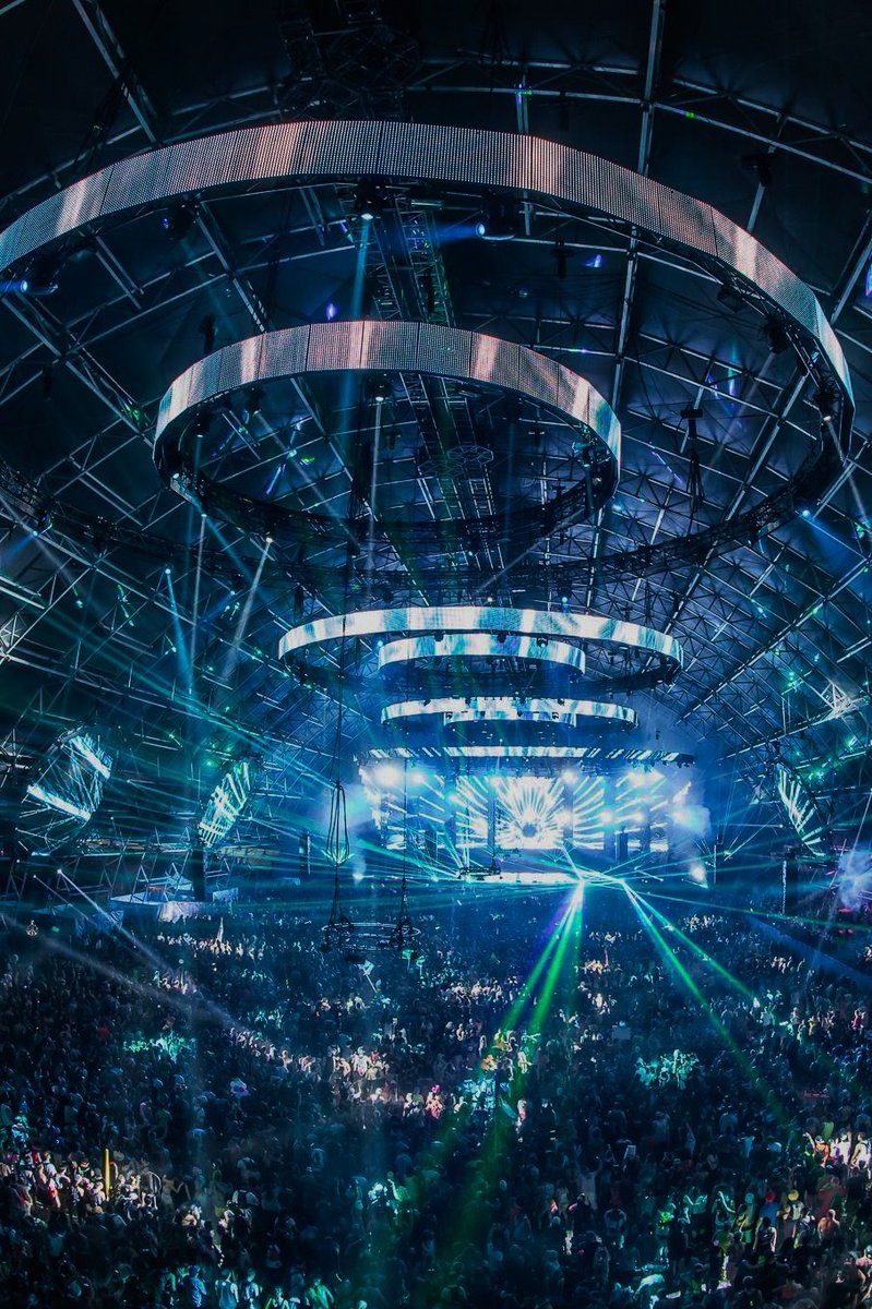 Can we have a moment of silence for the old megastructure at <a href="/EDC_LasVegas/">EDC Las Vegas</a> 😭 ... RT If you were there 😭😭😭 #RIP