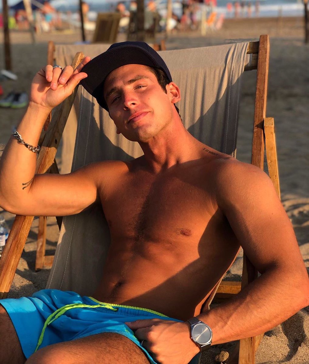 maxiarchive's tweet photo. damn https://t.co/TXoABJXsoR
