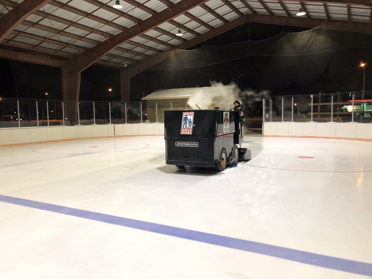 NCapitals_aaa's tweet photo. Water system ✔️ perfect flooding temps ✔️ zamboni flood ✔️ #WinterClassic #CapsHockey @BCHockey_Source @BCHockey_Female @NakazdliWhuten https://t.co/MIAy7xrdoj