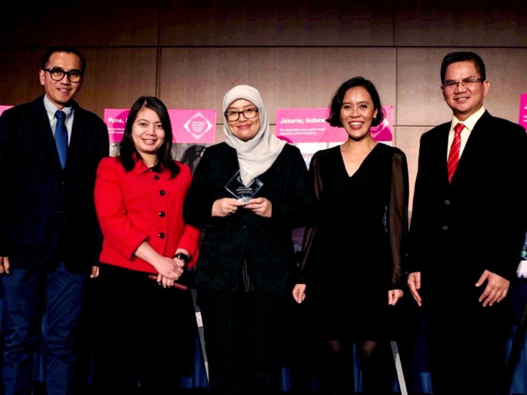 DKIJakarta's tweet photo. Jakarta Raih Penghargaan Transportasi Perkotaan Tingkat Dunia!

Jakarta dianugerahi “Honorable Mention” di ajang Sustainable Transport Award 2020, di Washington DC, Selasa (14/1).

https://t.co/cwAgUX0zTF
#DKIJakarta #Jakarta #JakLingko #TransJakarta #ITDP #Jaki #PerluTahu https://t.co/SNyjq0RRRe