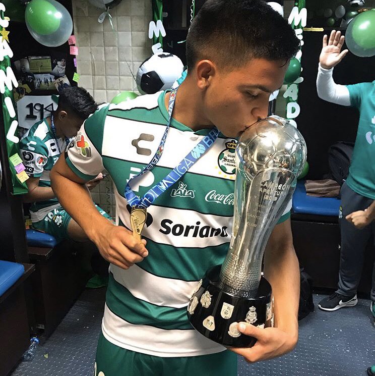 totalmatch_mx's tweet photo. Campeón sub17 🏆
Campeón sub20 🏆
Defensa central 🛡 
18 años y un gran futuro.

Jorge Mercado, ¡es un honor ser #TuEquipoFueraDeLaCancha! https://t.co/hBqXMumtiJ