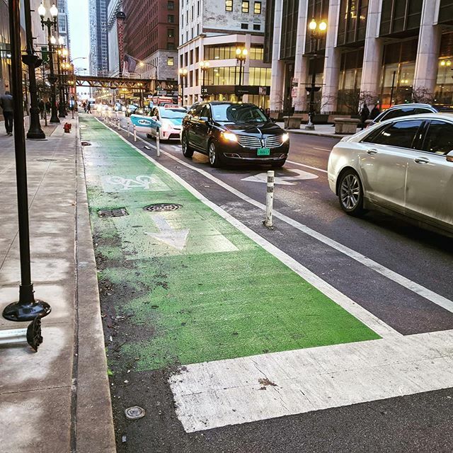 #protectedbikelane in Chicago is well implemented, unencumbered and used even in winter. #epicinfra ift.tt/35W3n0T