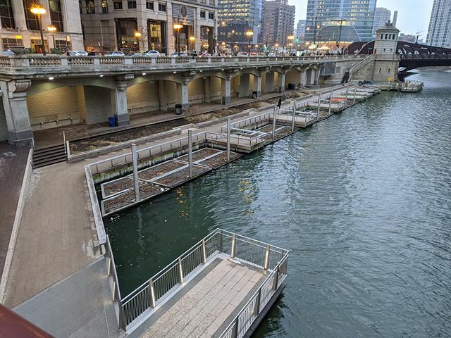 #epicinfra Riverwalk in Chicago provides a place for people. ift.tt/30vFLz5