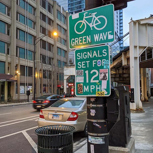 Seattle could benefit from Chicago's #greenwave <a href="/12mph/">The Dude</a> on bike routes. ift.tt/2taZUOR