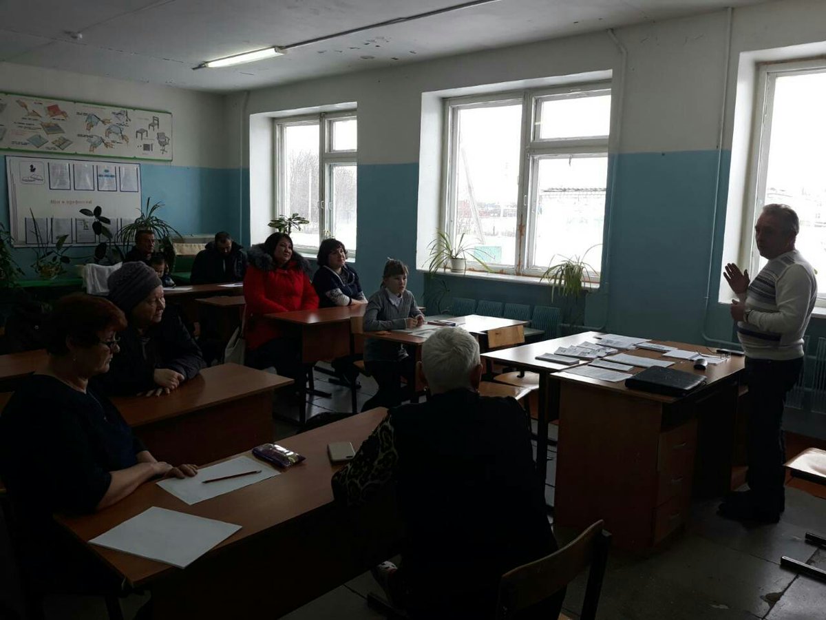 15 января зав. отд. ОГКУСЗН УО по Новомалыклинскому району Крымкин В.П. принял участие в род. собрании в Среднеякушкинской ср. школе. Даны разъяснения и консультации по мерам соцподдержки, по изменениям в рег. законодательстве для молодых и многодет. семей, для беременных женщин.