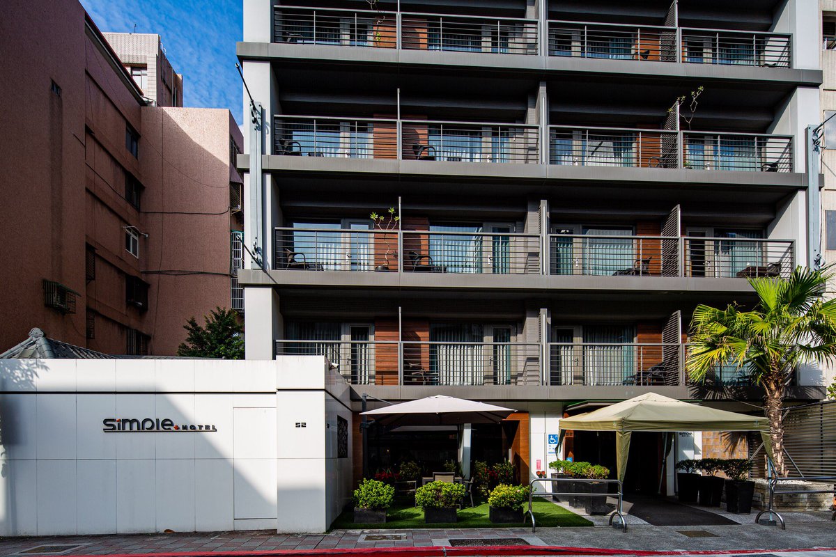 simpleplushotel's tweet photo. Simple+ Hotel https://t.co/v7HRWXITYd
現代簡約的設計風格,
提供免費設施,
包含: 全身按摩椅, 洗衣房, 健身房, 上網電腦, 大廳咖啡茶水, 發呆亭, 空中花園 ...
位於台北市中心絕佳的位置,
離南京復興捷運站5號出口步行只要5分鐘.
.
快速訂房: https://t.co/mRnc3twEoB
.
#SimplePlusHotel #簡單旅店 https://t.co/9uVWBxO8i5