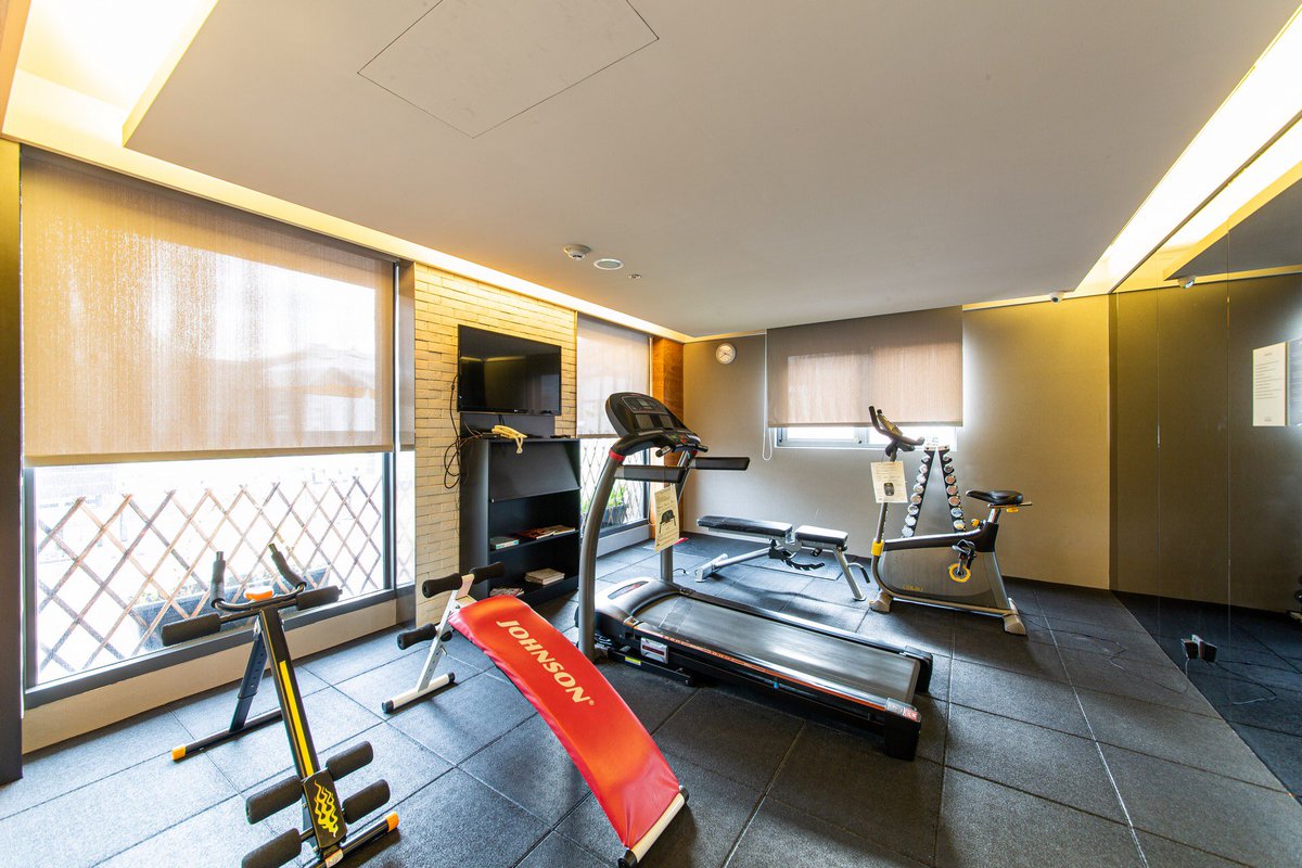 simpleplushotel's tweet photo. Simple+ Hotel https://t.co/v7HRWXITYd
現代簡約的設計風格,
提供免費設施,
包含: 全身按摩椅, 洗衣房, 健身房, 上網電腦, 大廳咖啡茶水, 發呆亭, 空中花園 ...
位於台北市中心絕佳的位置,
離南京復興捷運站5號出口步行只要5分鐘.
.
快速訂房: https://t.co/mRnc3twEoB
.
#SimplePlusHotel #簡單旅店 https://t.co/9uVWBxO8i5