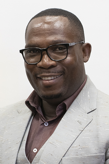 WCProvParl's tweet photo. #KnowYourExecutive Hon Bonginkosi Madikizela is the Western Cape Minister for  Transport and Public Works  https://t.co/AnyRDy6M61 @MadikizelaBongz @WesternCapeGov @WCGovTPW https://t.co/hEoTLmqwex
