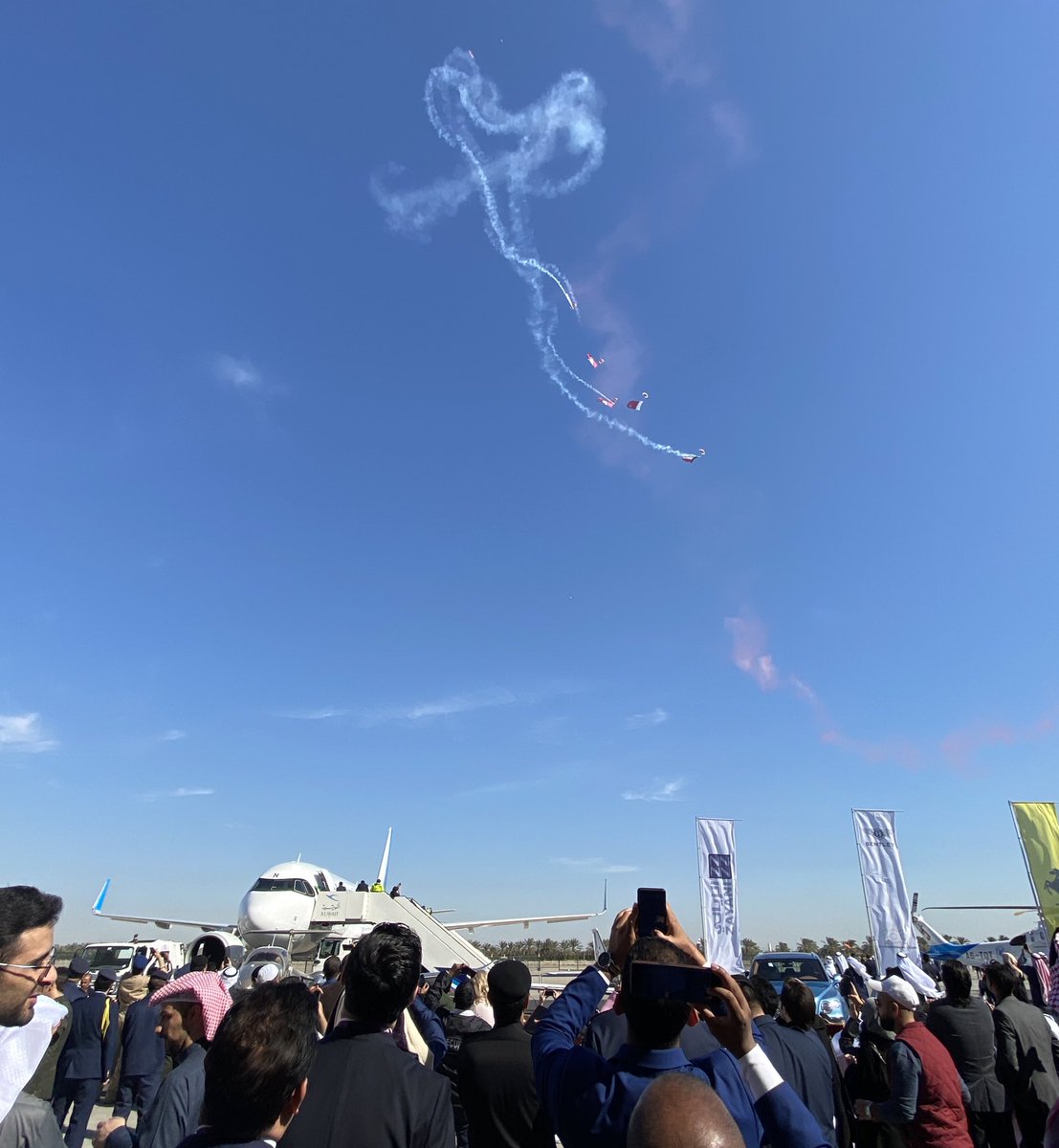 AlexInAir's tweet photo. Hello from Day 2 of #KuwaitAirshow ✈️🇰🇼 https://t.co/dCYw5TTjZg