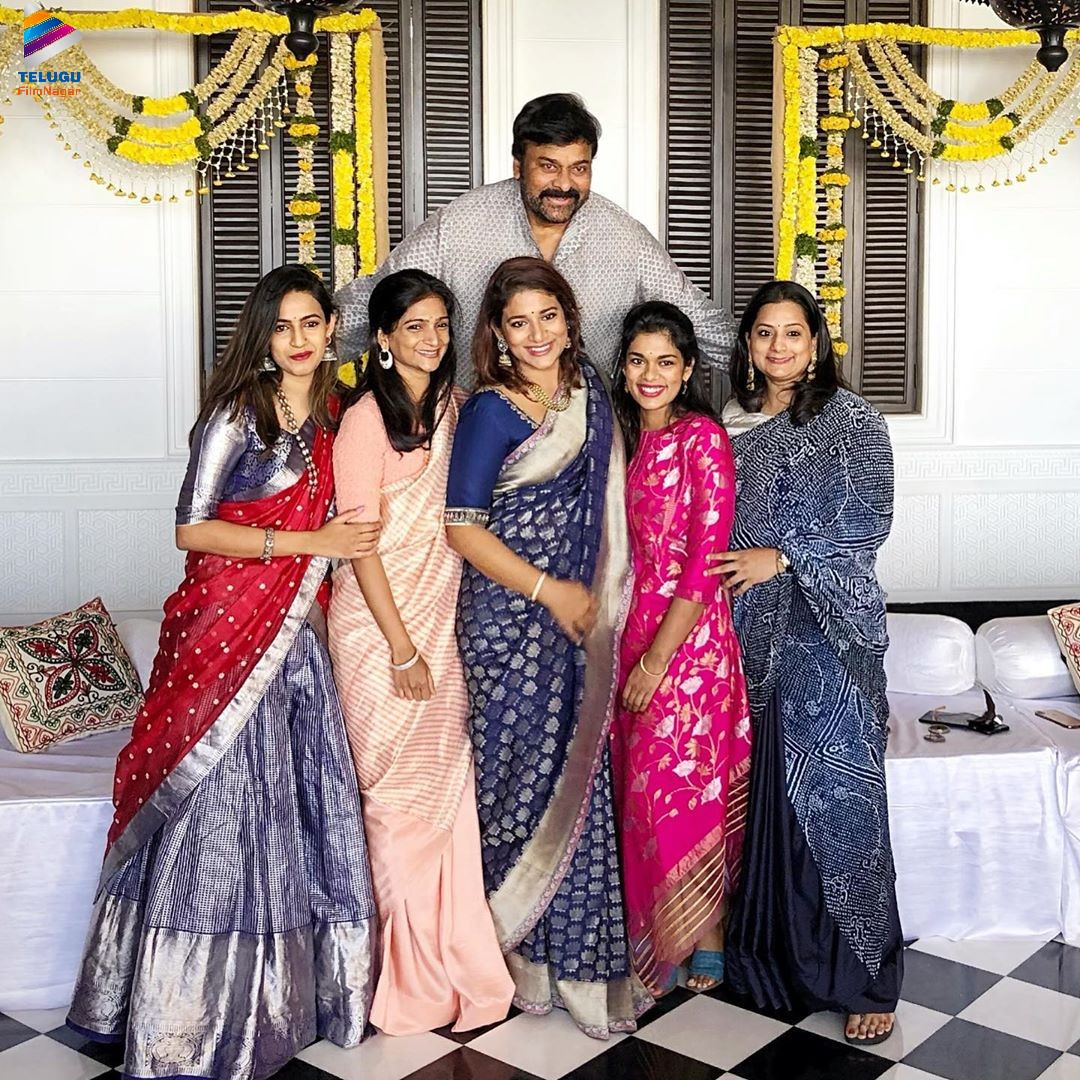 telugufilmnagar's tweet image. Mega Sankranthi Scenes ❤️
#Sankranthi2020 #MegaFamily #RamCharan #MegastarChiranjeevi @IamSaiDharamTej @IamNiharikaK