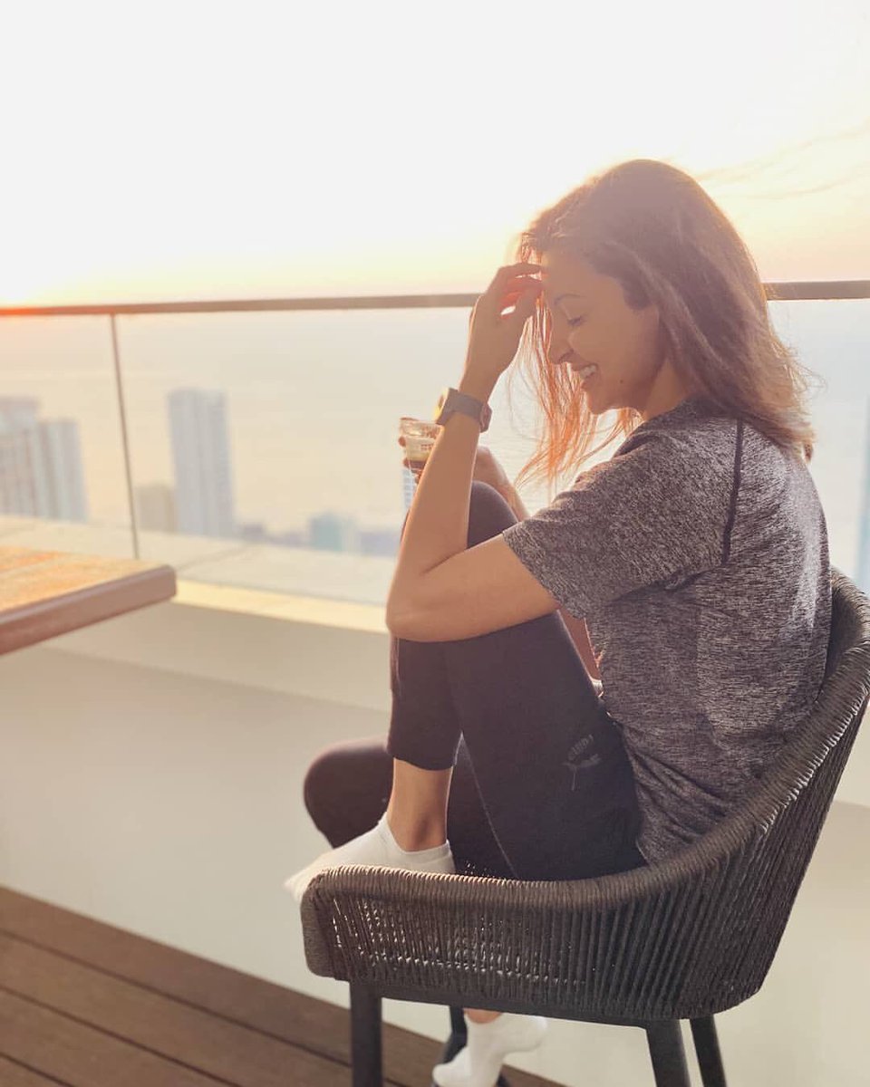 My new AA, Aesthetic Anushka is my brand. Anushka Sharma invented being aesthetic. Woman, so stunning. I mean, her face shines brighter than the freaking sun. Itni pyaari. Also, the glow on her face is just so beautiful 24x7 (touchwood). Missed her so much. xx