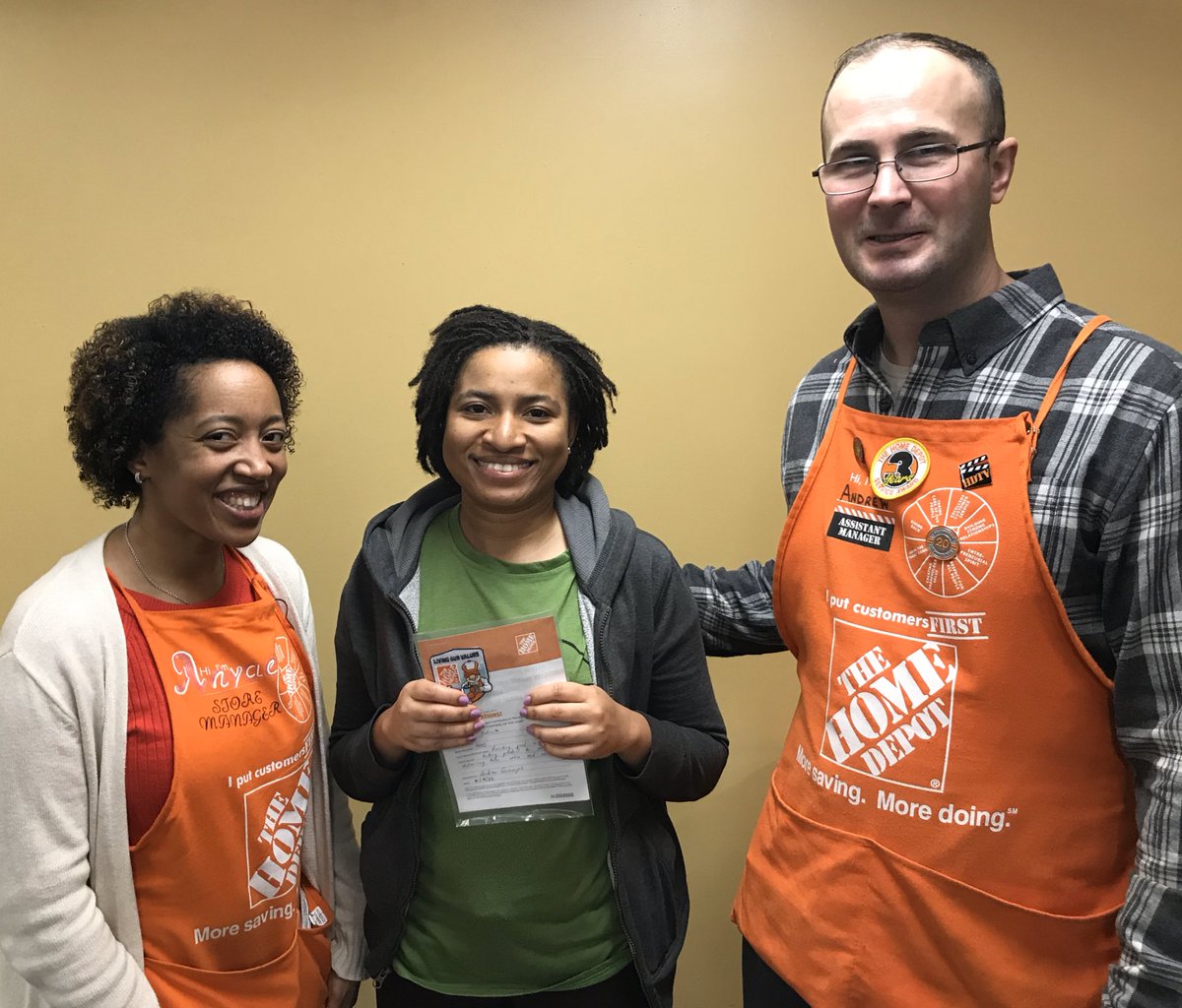 itsscamella's tweet image. Recognizing Selinam — our 🌟FREIGHT SUPERSTAR🌟 during tonight’s Late Night Same Page! #LateNightSamePage #MA4640 #D278OrangeProud @CollazoH @JDorseyTHD