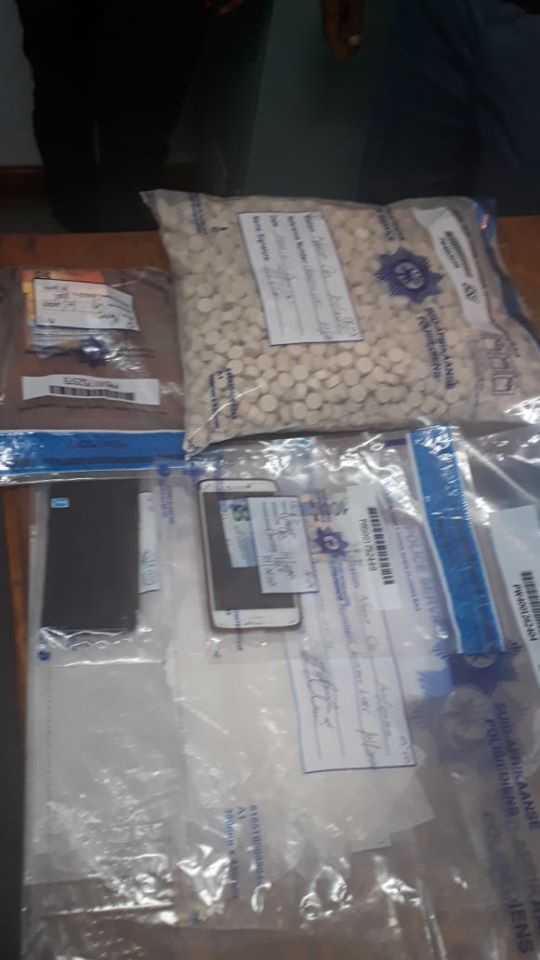 _ArriveAlive's tweet image. Success at Nakop border post  ow.ly/cCTC50xWLF4

#ArriveAlive #DrugsOffTheStreets #BorderPost @SAPoliceService
