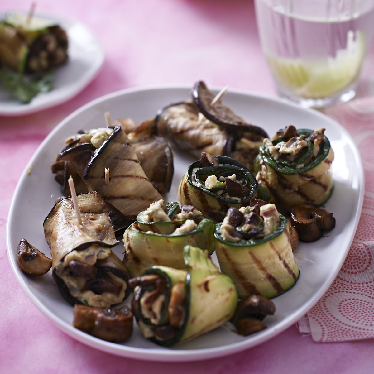 FreshMushrooms's tweet photo. Vegan Smokey Mushroom and Brinjal and Baby Marrow Roll Ups https://t.co/6FPqigJ6sG. Yum!
#healthyideas #aubergine #brinjal #babymarrow #vegan #veganuary https://t.co/B6zlPemzIG