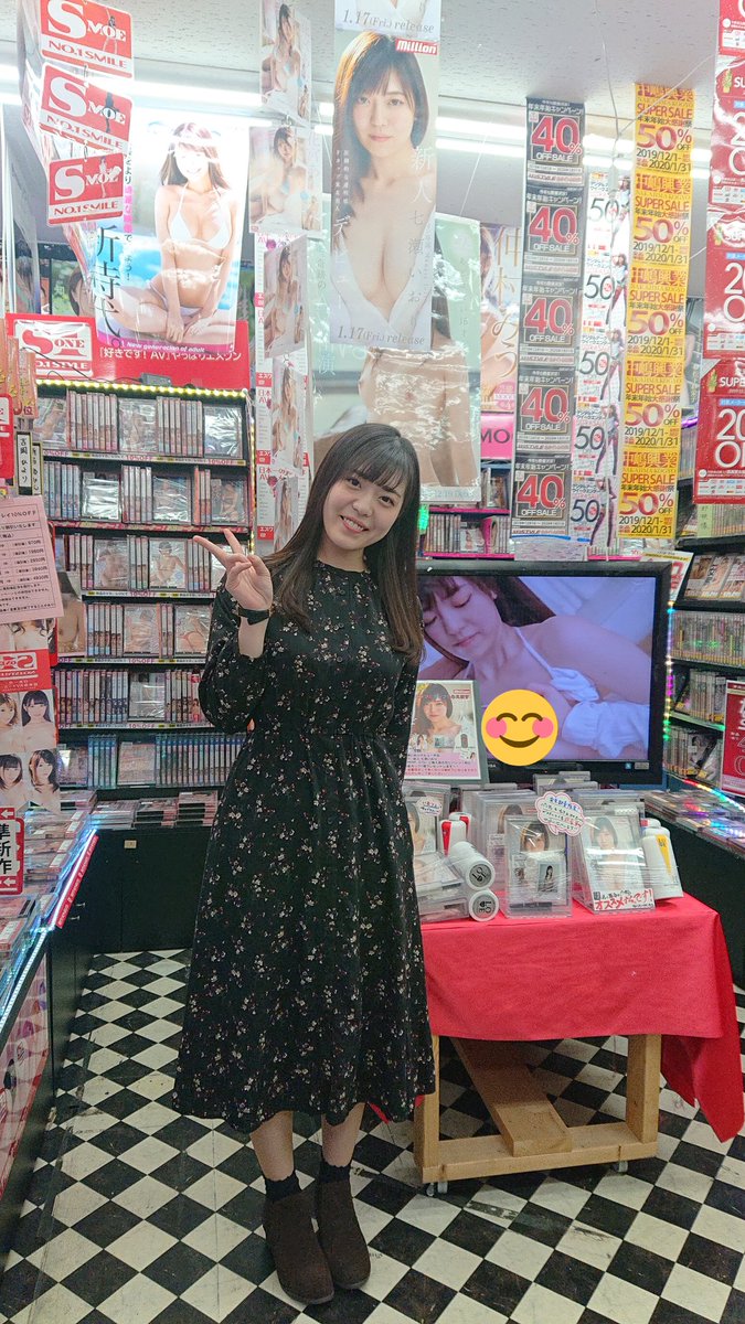 本日はミリオン専属、七瀬いおりちゃんにご来店頂きました～😄
一宮森本店と刈谷店ではチェキ&amp;パンティ&amp;ホール付きで販売しております😄
他の店舗用にも本日チェキを頂きましたので、近々商品に付くと思われます