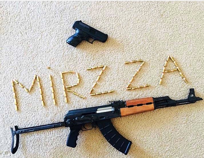 the_mirzza's tweet photo. Je tu bullet proof #Jacketa Suwa Liya-
Hikk Parhne Nu Main #Golliya Sja liya #AK47
#Bullet @the_mirzza #AZADI
#2k20 π€ https://t.co/Stpo41EaOl