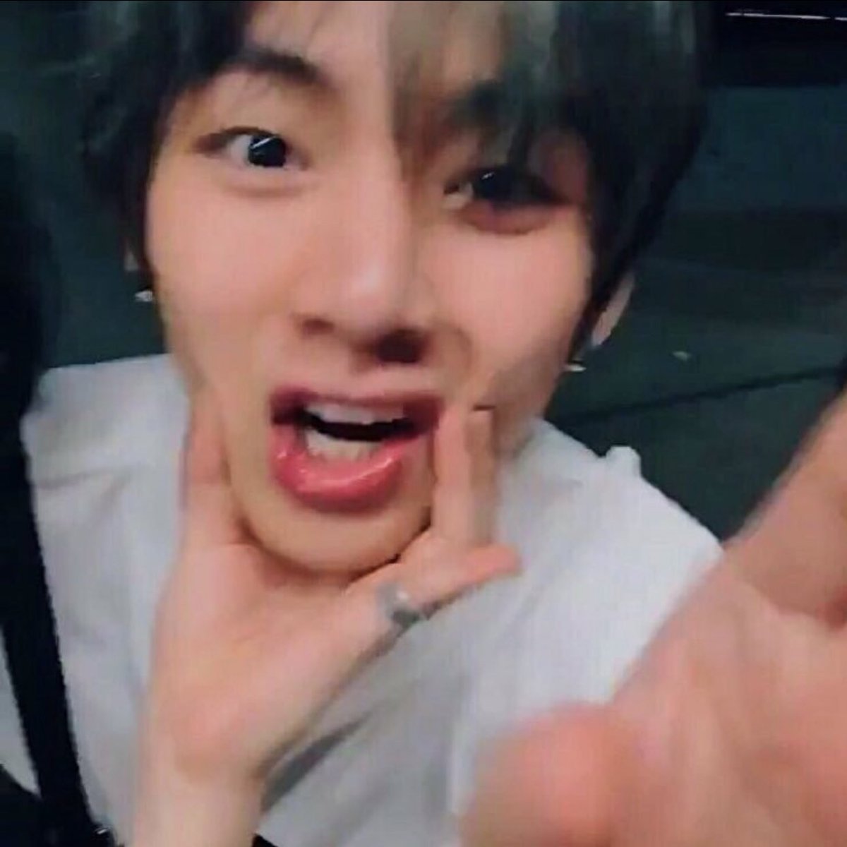 ꒰ day 15 of 365 ꒱taehyung! i noticed you played games with armys earlier today, sounded like so much fun :( i really hope you’re enjoying your break, you deserve to sit back and relax. i love you so much (^з^)