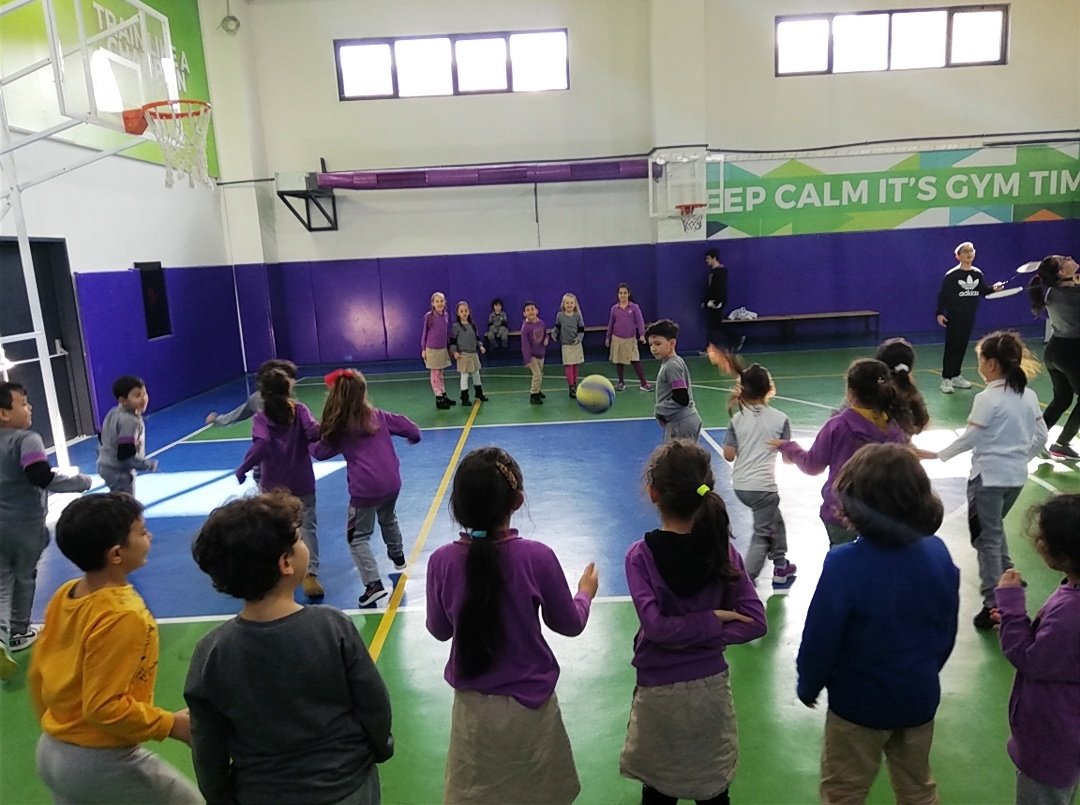 gizemykr's tweet photo. #UğurdaAktifYaşam İlkokul kademesinde düzenlemiş olduğumuz yakan top turnuvamızdan kareler.🏅  'Elim ayağım ateş, kalbim güneş' 👧🏼👦🏽 @oguz_turkmenli @nilcicek @sunalkarapostal @bornovakampusu @UgurOkullari @A_Karanfil86 @agokhansaygin https://t.co/6jHlLU0Pye