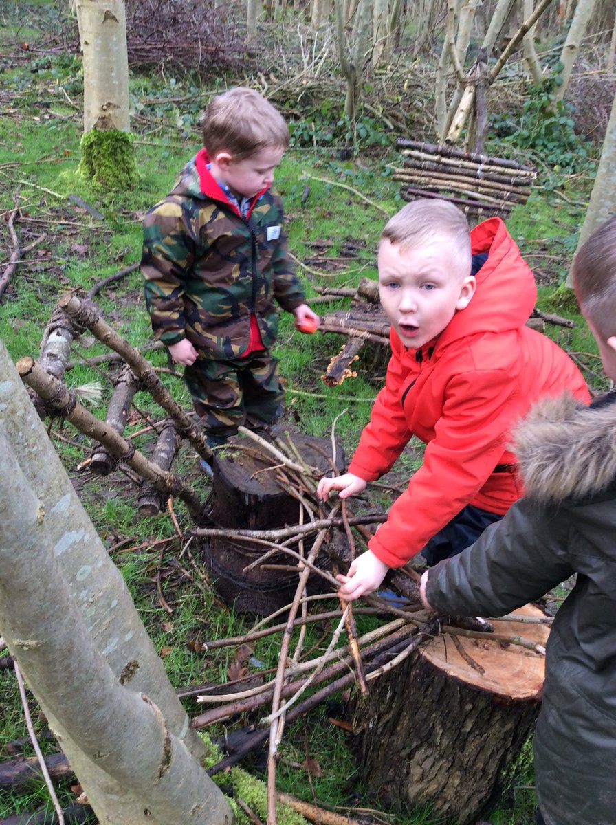 HemingtonPS's tweet photo. Class 1 enjoying a day out in the woods on an adventure day https://t.co/wCImIDDJK2