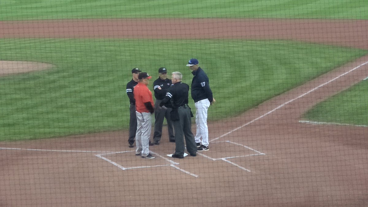 2 of the greats meeting at home plate!  Graeme Lloyd &amp; Brooke Knight
#geelong_korea
#eventsgeelong