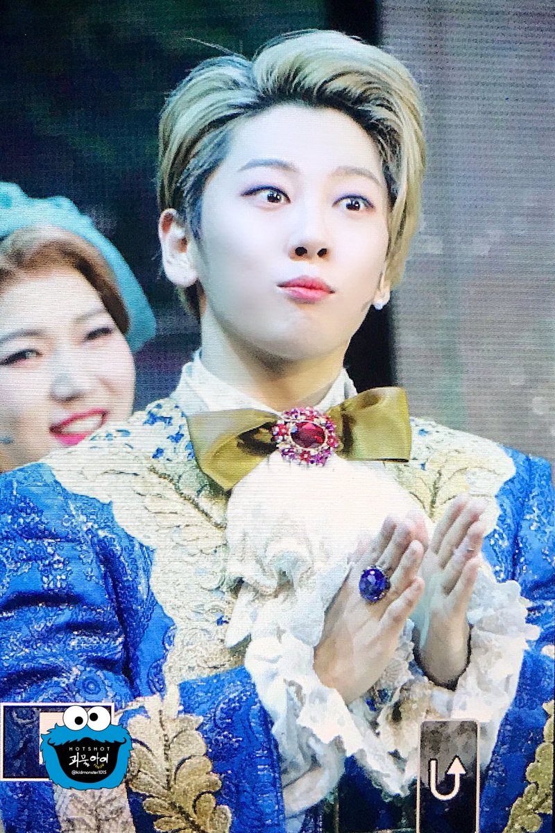 kidmonster1015's tweet photo. 200115 아이언마스크 커튼콜

-
𝗽𝗿𝗲𝘃𝗶𝗲𝘄

😕😗

#노태현 #ROHTAEHYUN
#핫샷 #HOTSHOT
#아이언마스크 https://t.co/Xjtv4Yk689