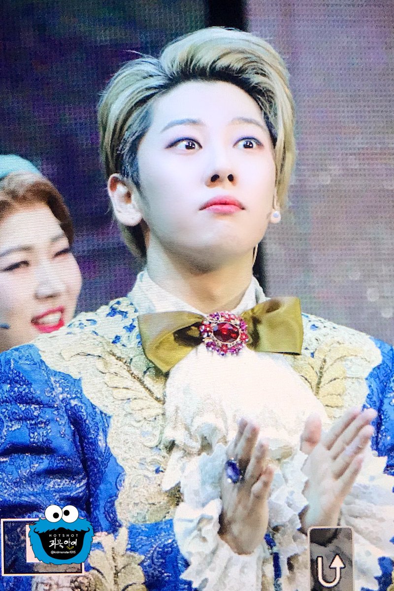kidmonster1015's tweet photo. 200115 아이언마스크 커튼콜

-
𝗽𝗿𝗲𝘃𝗶𝗲𝘄

😕😗

#노태현 #ROHTAEHYUN
#핫샷 #HOTSHOT
#아이언마스크 https://t.co/Xjtv4Yk689
