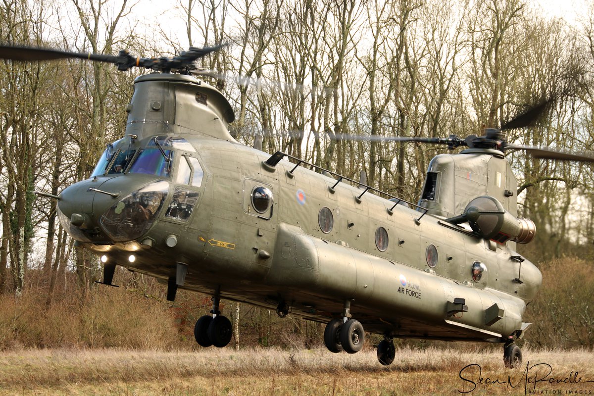 Some great shots yesterday of <a href="/18Squadron/">18(B) Squadron</a> and <a href="/27_Sqn/">27 Squadron</a> out and about conducting confined landing away from the airfield. @StnCdrRAFOdiham <a href="/AlGillespieRAF/">Air Marshal Alan Gillespie</a> <a href="/ComdJHC/">Air Vice-Marshal Alastair Smith</a>
Thanks to <a href="/SeanMcRandle/">Sean McRandle Aviation Images</a> for sharing.